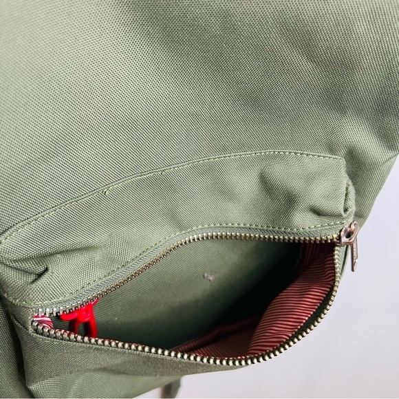 Hershel Supply Co. Green Classic 21.5L Backpack - Picture 9 of 11
